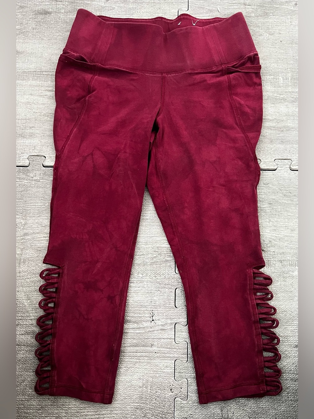 LIVI Burgundy Cutout High Rise Capri Leggings 10/12 Yoga Gym Stretch
